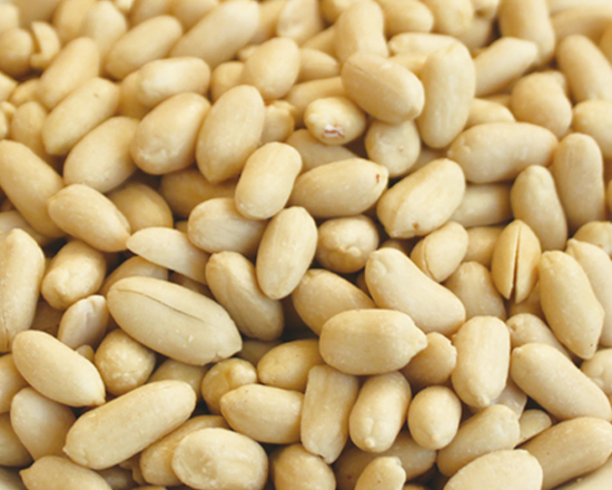 Round blanched peanuts